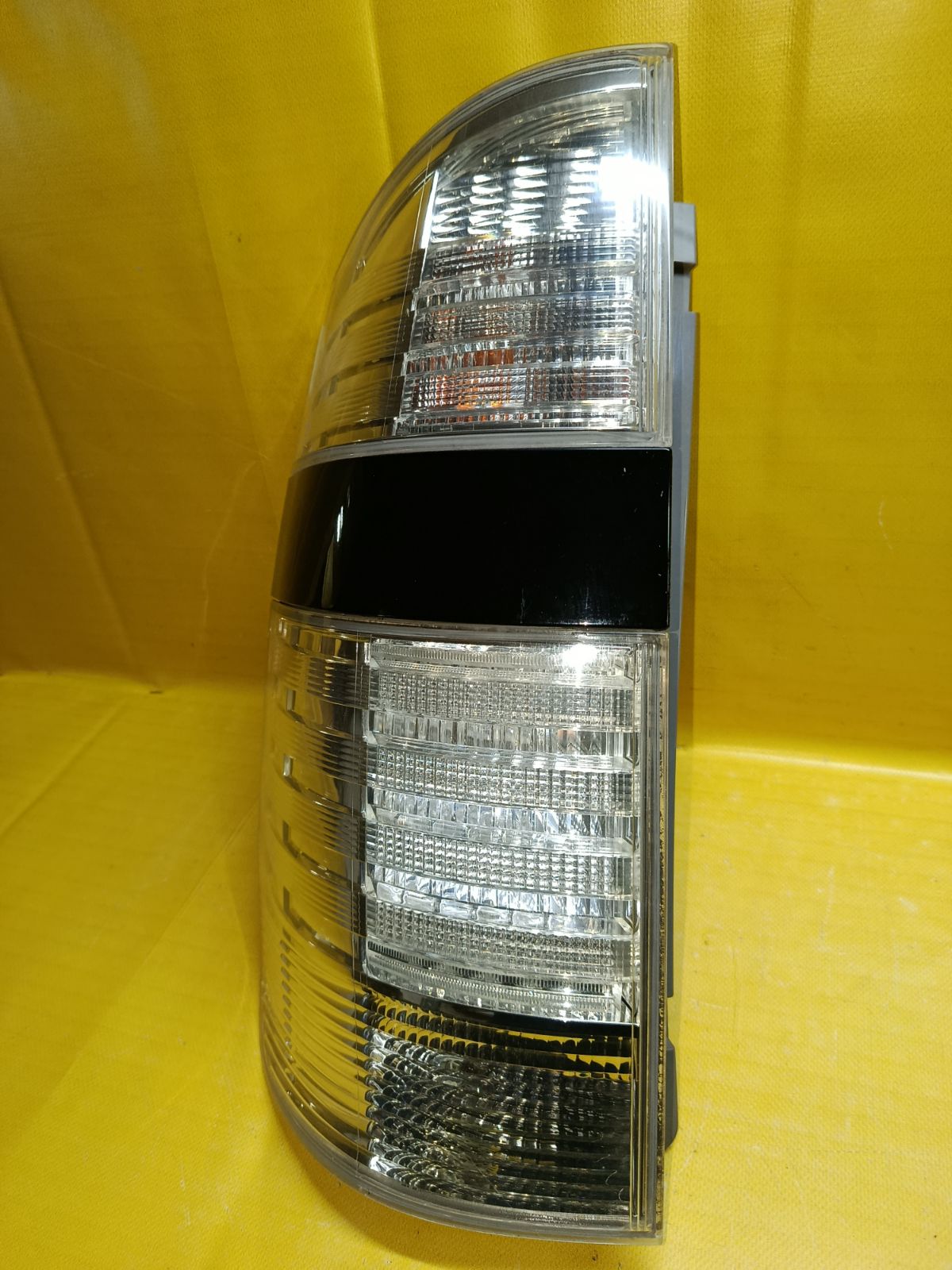 Стоп 28-185 28-185 на Toyota Voxy AZR60G Фото 1