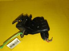 Замок двери на Toyota Corolla Fielder NZE144G, Заднее расположение