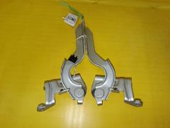 Крепление капота на Toyota Corolla Fielder NZE164G Фото 2