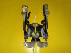 Крепление капота на Toyota Ipsum ACM21W