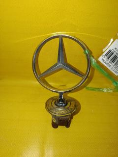 Эмблема на Mercedes-Benz C-Class Station Wagon S203.246 271.946