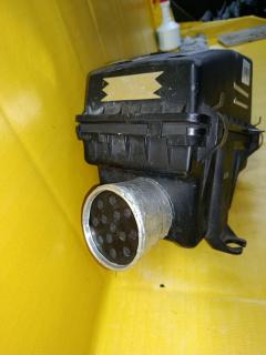 Корпус воздушного фильтра на Mazda Familia S-Wagon BJ5W ZL-VE Фото 5