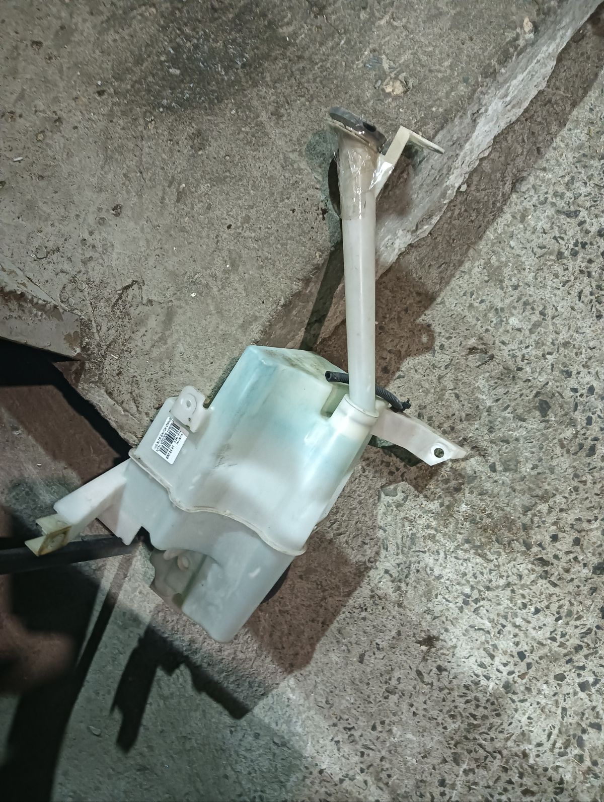 Бачок омывателя 28910-JG400 на Nissan X-Trail NT31 MR20DE Фото 5