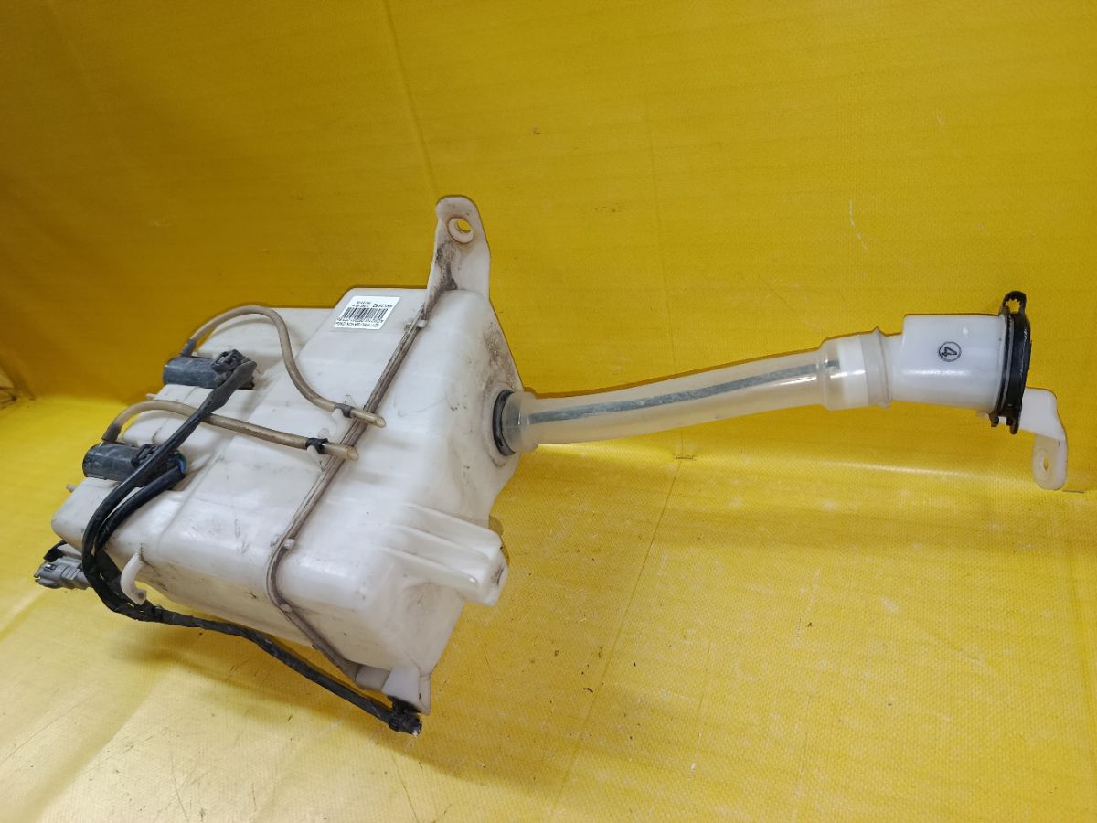 Бачок омывателя на Toyota Ipsum ACM21W Фото 2