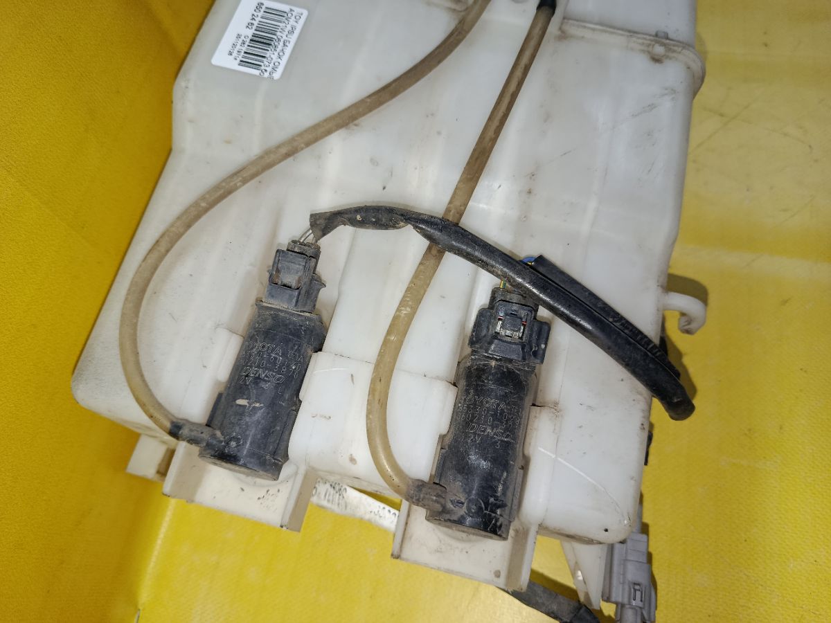 Бачок омывателя на Toyota Ipsum ACM21W Фото 3