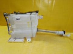 Бачок омывателя на Toyota Ipsum ACM21W