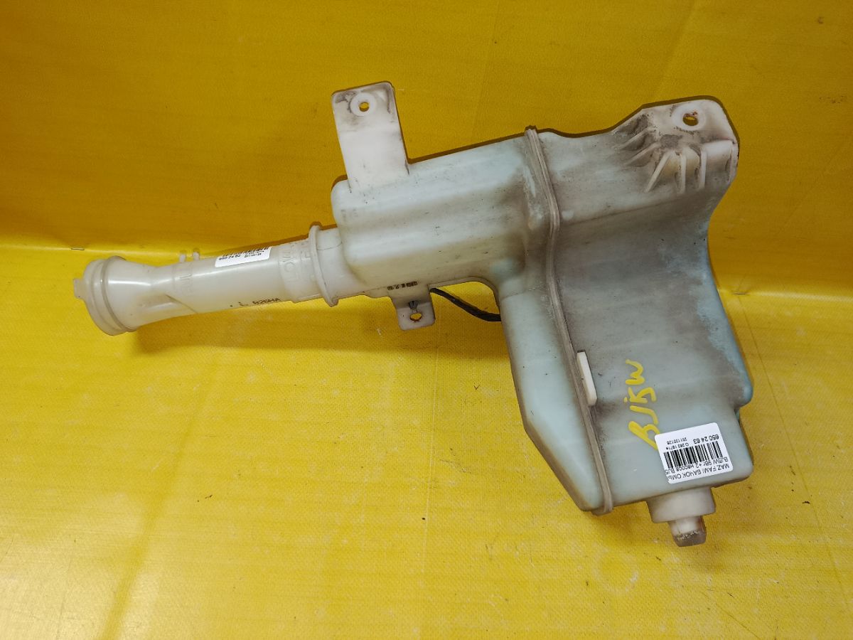 Бачок омывателя на Mazda Familia S-Wagon BJ5W Фото 3