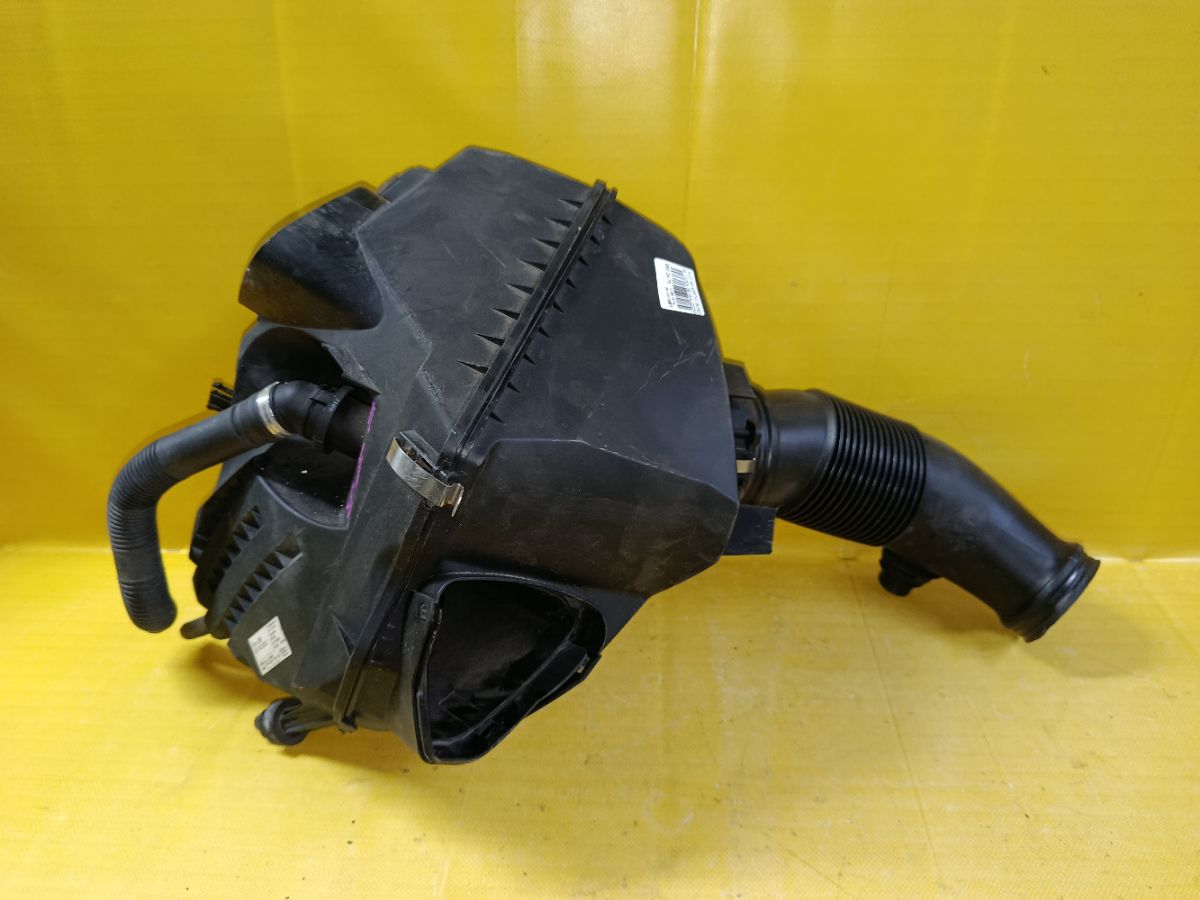 Корпус воздушного фильтра на Audi A6 4F CCEA Фото 1