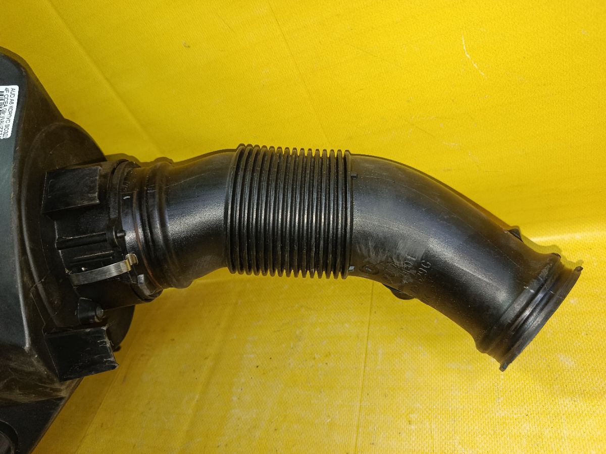 Корпус воздушного фильтра на Audi A6 4F CCEA Фото 2