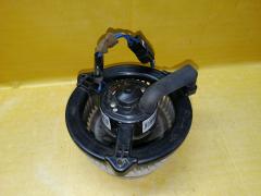 Мотор печки на Toyota Ipsum ACM21W