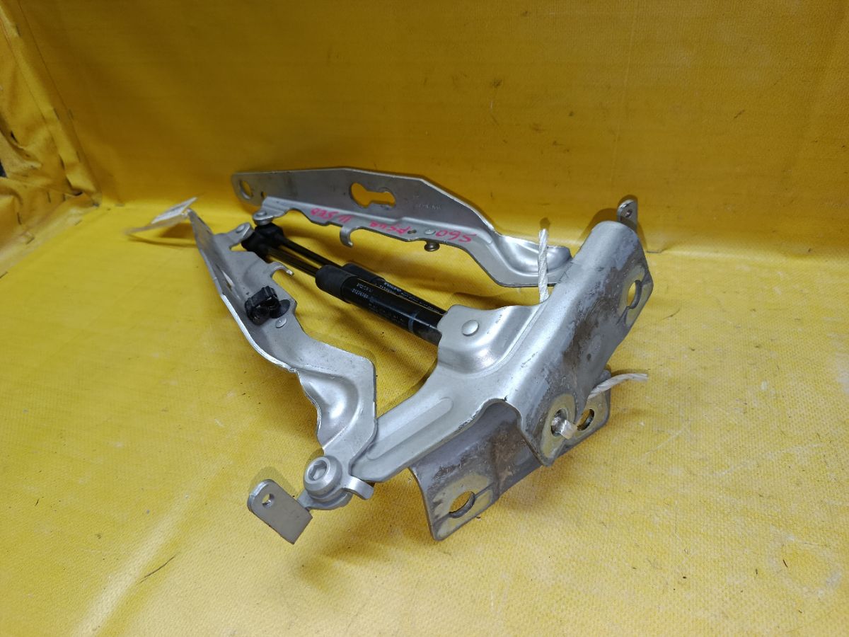 Крепление капота на Volvo S60 FS Фото 2