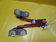 Крепление капота на Mazda Familia S-Wagon BJ5W