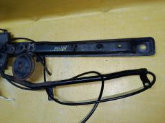 Тросик капота на Mitsubishi Grandis NA4W Фото 3