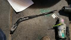 Держатель дворника 85241-13090 на Toyota Corolla Fielder NZE144G Фото 5