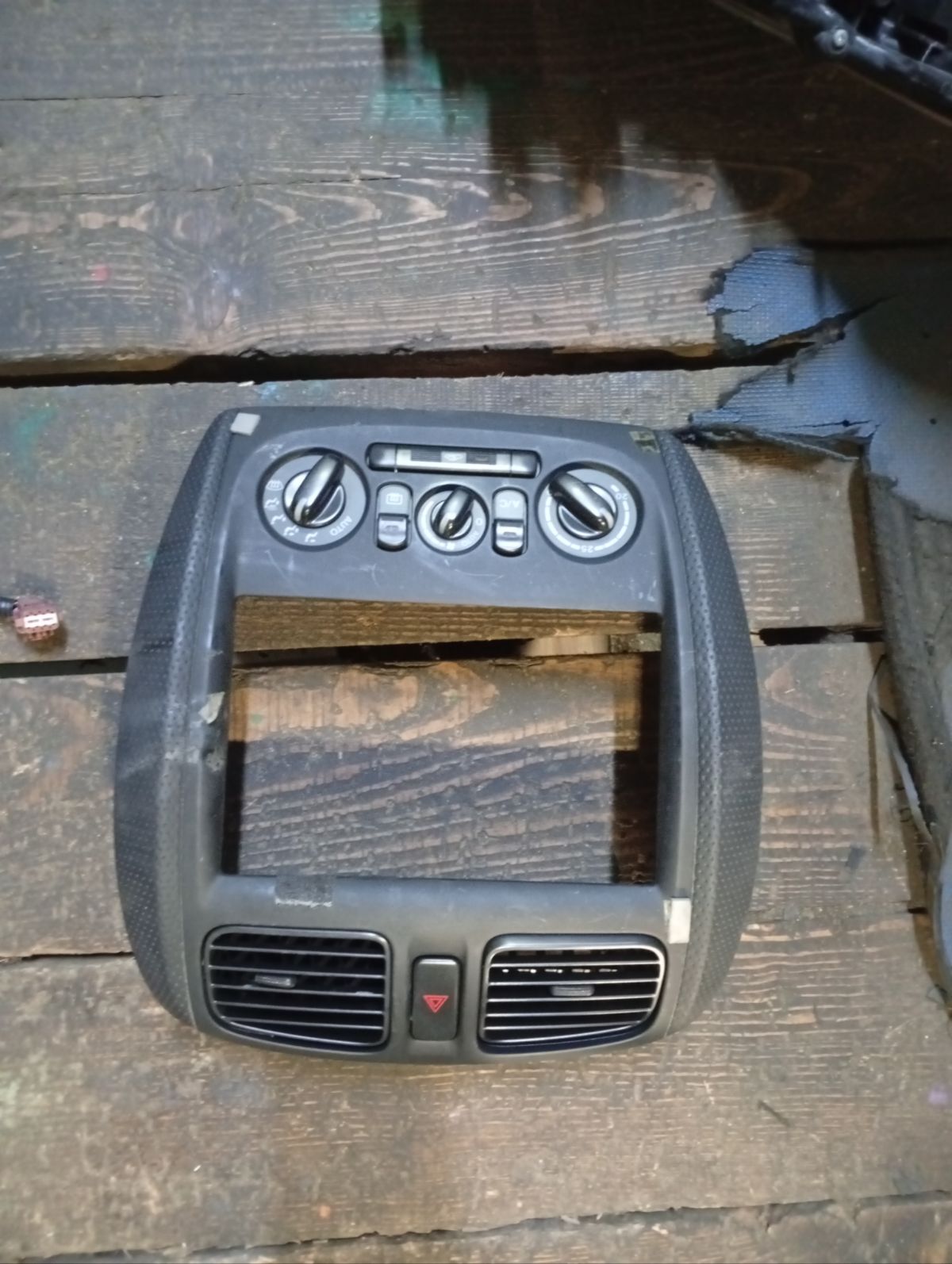 Блок управления климатконтроля на Mazda Familia S-Wagon BJ5W ZL-VE Фото 9