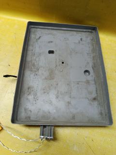 Подставка под аккумулятор 74450-44010 на Toyota Ipsum ACM21W Фото 3