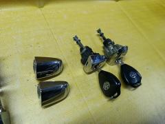 Ручка двери на Toyota Noah AZR65G Фото 6