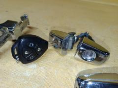 Ручка двери на Toyota Noah AZR65G Фото 6