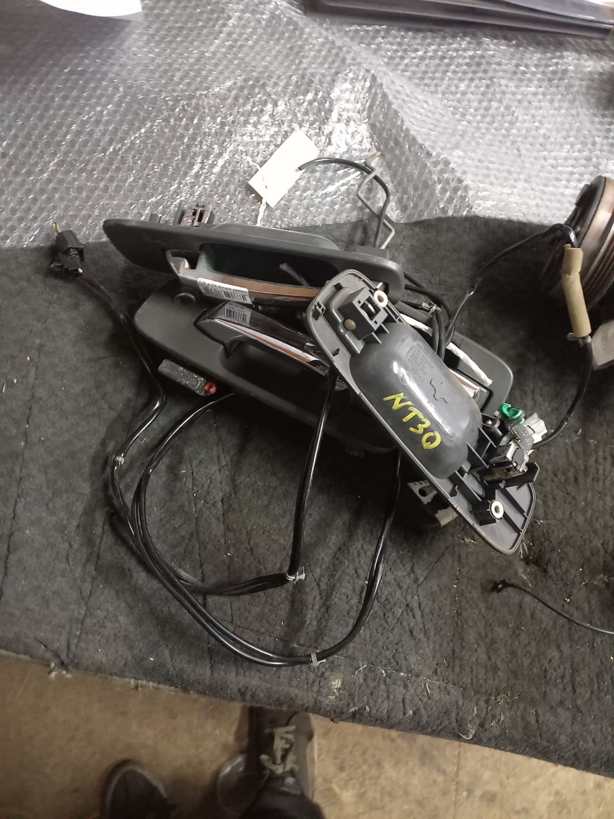 Ручка двери на Nissan X-Trail NT30 Фото 9