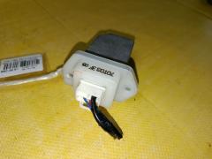 Регулятор скорости мотора отопителя 27761-70T01, 27761-70T02, 27761-70T03, 73533-FE000 на Nissan Liberty RM12 QR20DE Фото 2