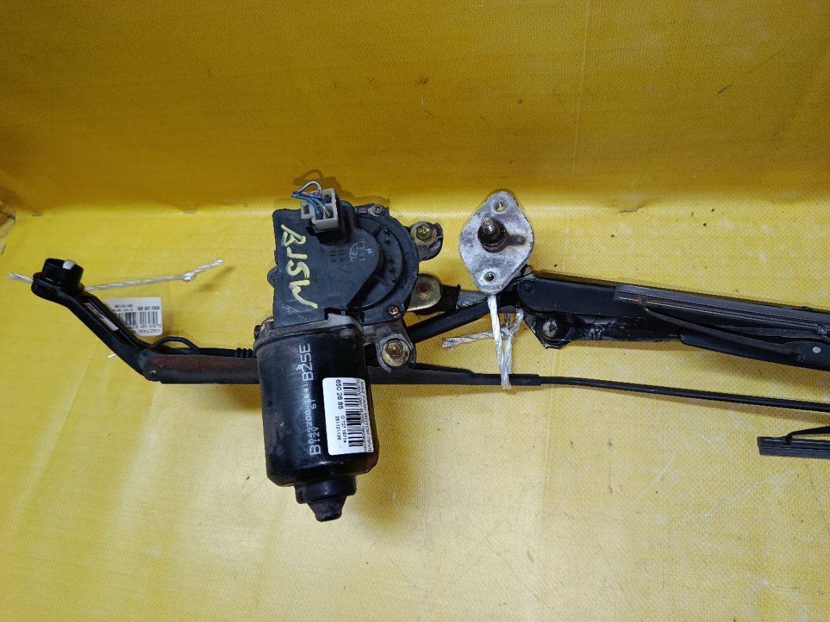 Мотор привода дворников на Mazda Familia S-Wagon BJ5W Фото 4