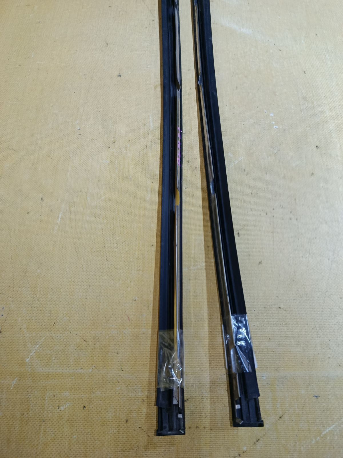 Молдинг стекла на Toyota Ipsum ACM21W Фото 7