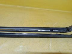 Молдинг стекла на Toyota Ipsum ACM21W Фото 9