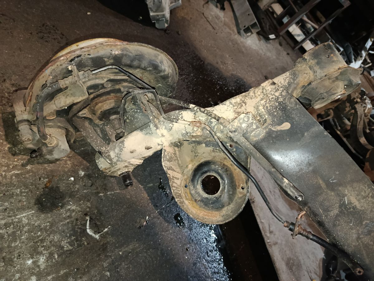 Балка подвески на Toyota Ipsum ACM21W 2AZ-FE Фото 6