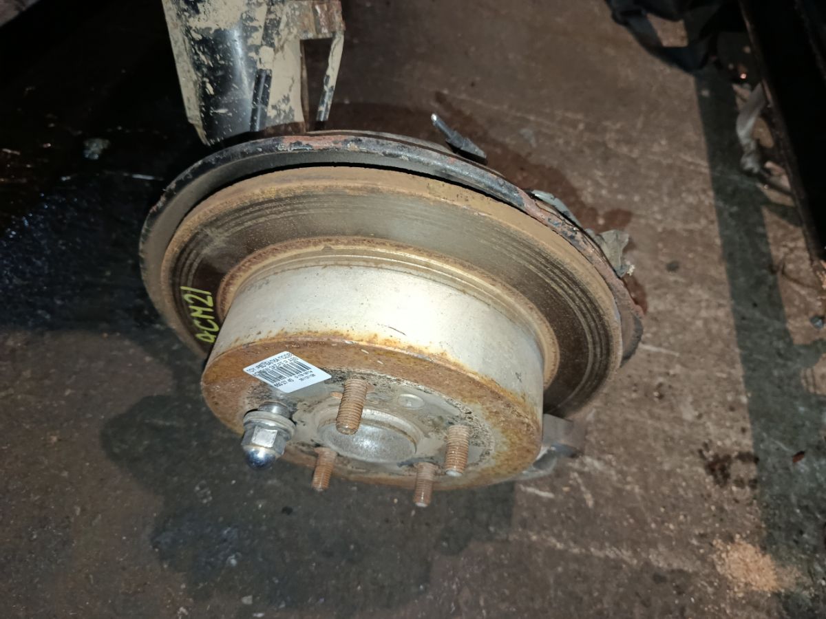 Балка подвески на Toyota Ipsum ACM21W 2AZ-FE Фото 7