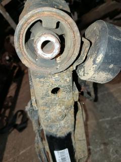 Балка подвески на Toyota Ipsum ACM21W 2AZ-FE Фото 4