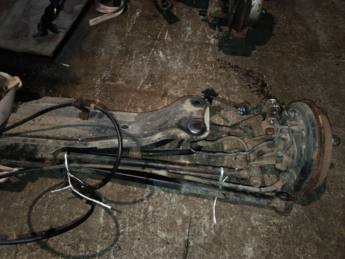 Балка подвески на Mazda Familia S-Wagon BJ5W ZL-VE Фото 12