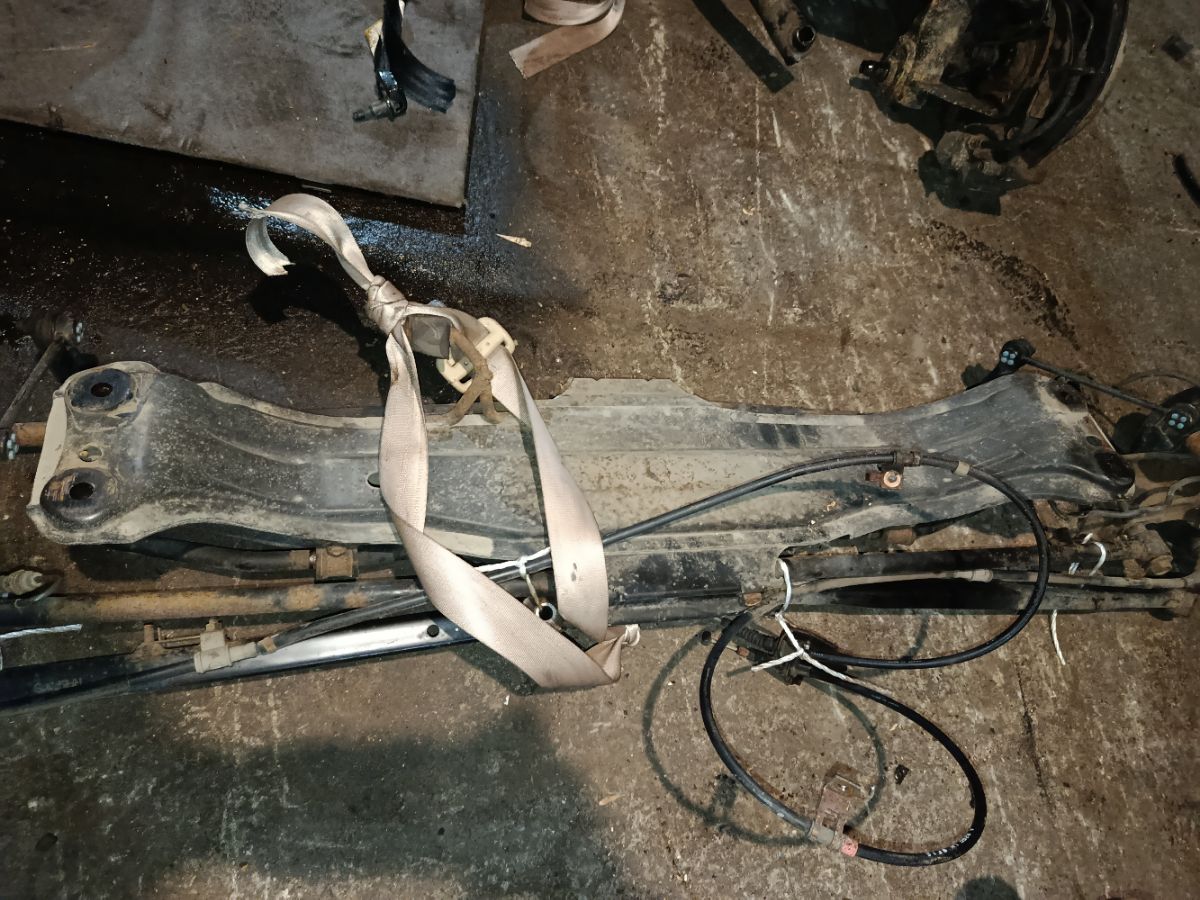 Балка подвески на Mazda Familia S-Wagon BJ5W ZL-VE Фото 13