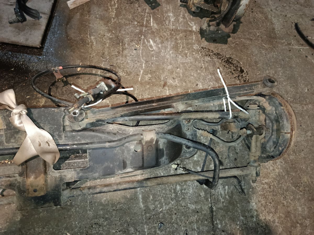 Балка подвески на Mazda Familia S-Wagon BJ5W ZL-VE Фото 7