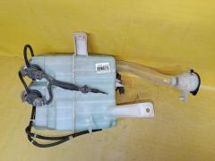 Бачок омывателя на Toyota Prius ZVW30