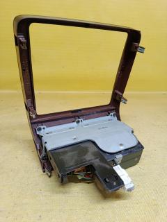 Консоль магнитофона на Toyota Crown GS151 Фото 14