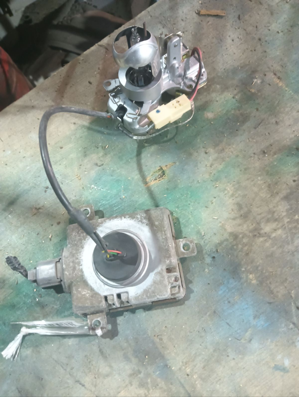 Блок розжига ксенона на Honda Mobilio GB1 Фото 5