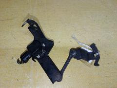 Датчик регулировки наклона фар на Mazda Atenza GHEFP, Переднее расположение