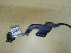 Датчик регулировки наклона фар на Toyota Wish ZGE20G Фото 2