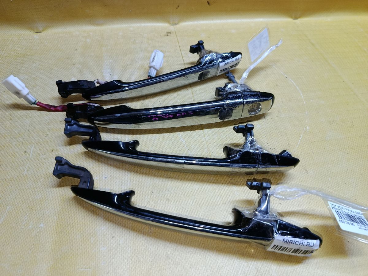 Ручка двери на Toyota Voxy ZRR70G Фото 1