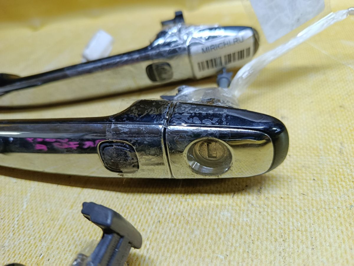 Ручка двери на Toyota Voxy ZRR70G Фото 4