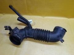Патрубок воздушн.фильтра на Mazda Mpv LW3W L3 L336-13-221