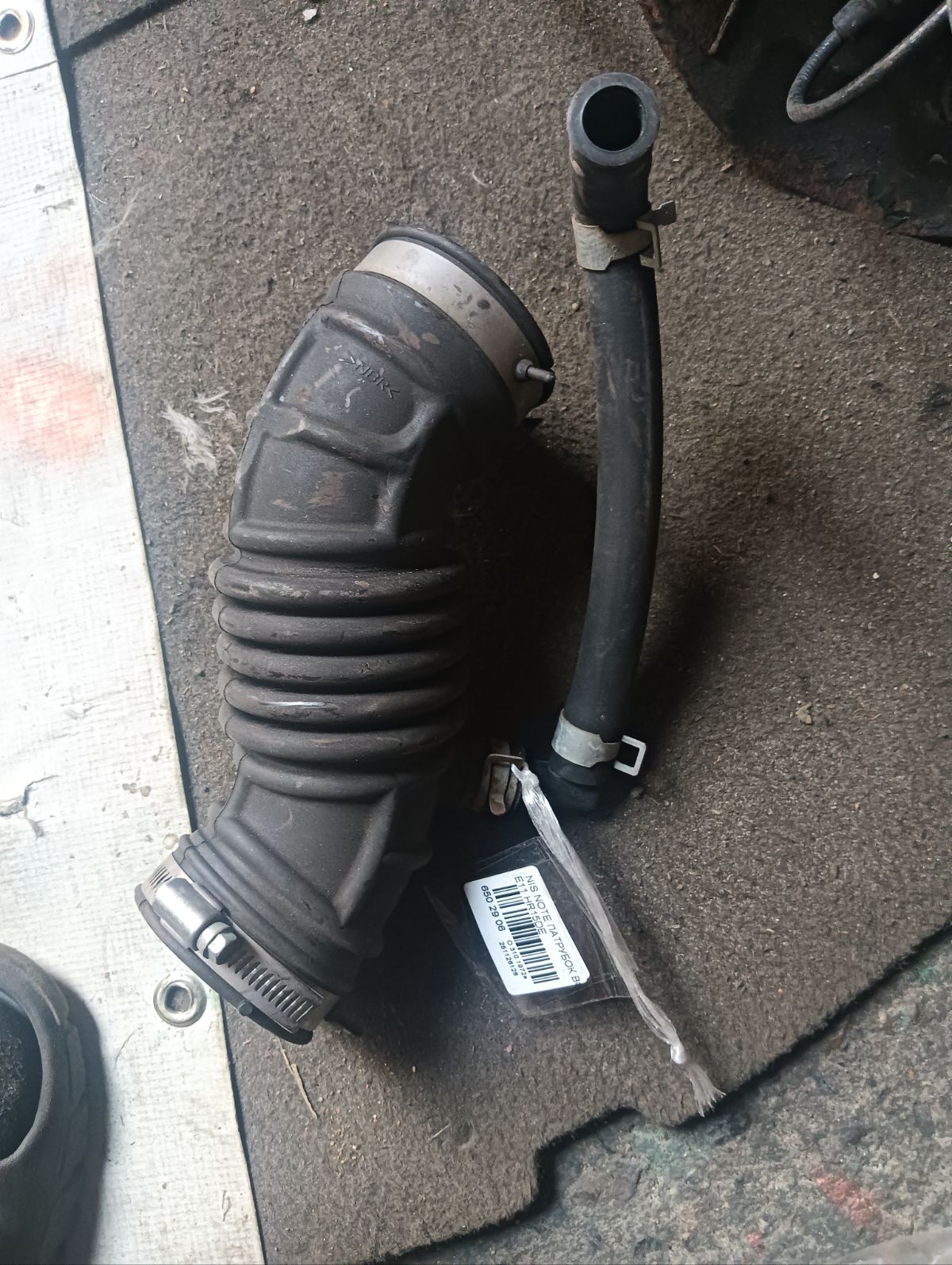 Патрубок воздушного фильтра 16578 ED000, 16578 ED00A на Nissan Note E11 HR15DE Фото 4