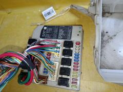 Блок предохранителей на Nissan Cube YZ11 HR15DE Фото 3