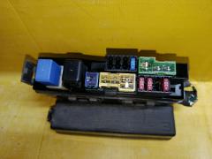 Блок предохранителей на Nissan Note E11 HR15DE Фото 2