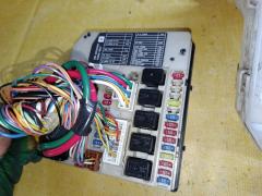 Блок предохранителей на Nissan Note E11 HR15DE Фото 3