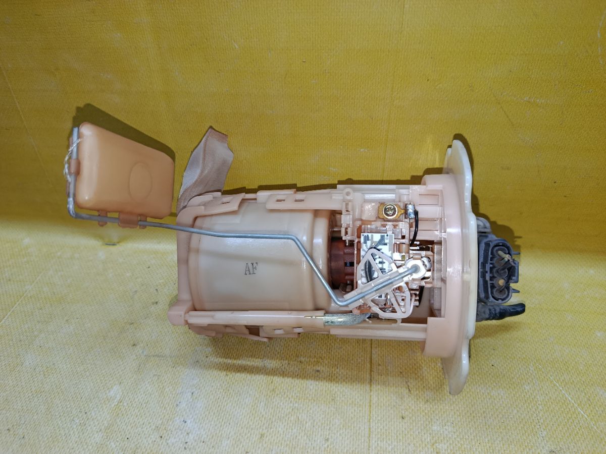 Бензонасос на Nissan Serena TC24 QR20DE Фото 1