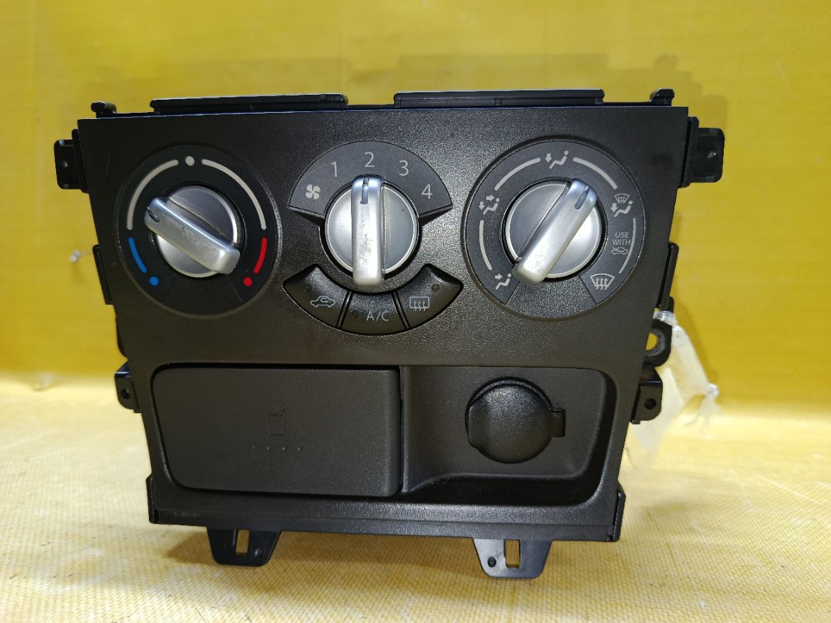Блок управления климатконтроля на Suzuki Splash XB32S K12B Фото 3