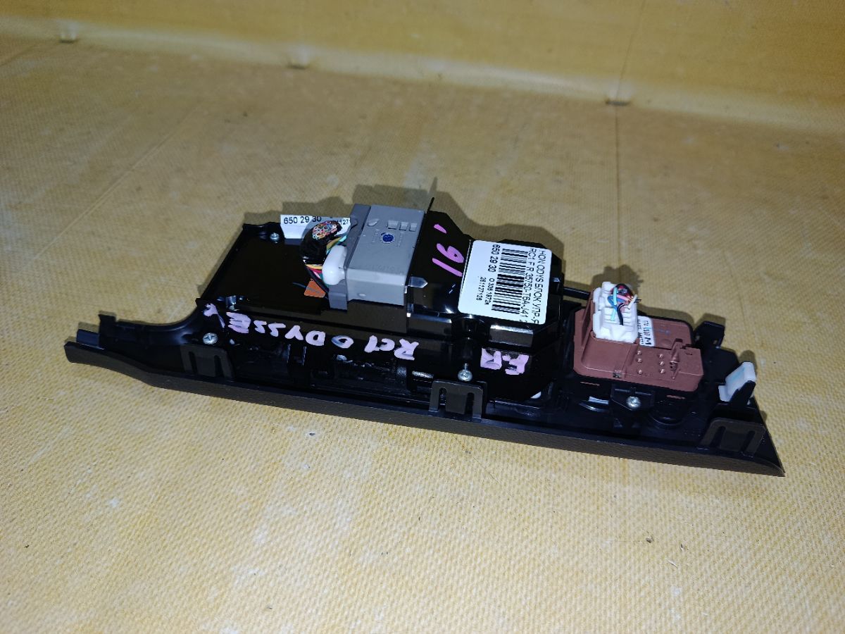 Блок упр-я стеклоподъемниками 35750-T6A-J41 на Honda Odyssey RC1 Фото 3