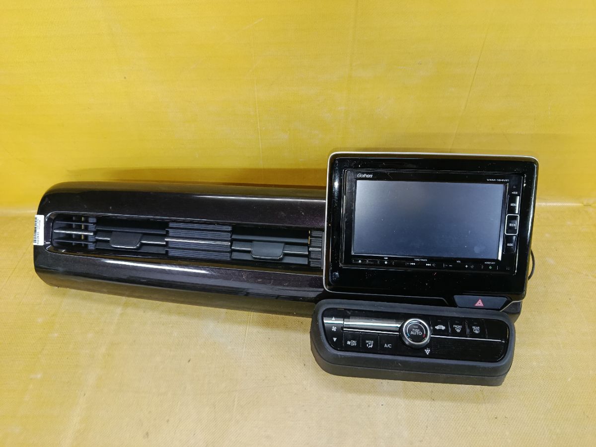 Автомагнитофон на Honda N-Box JF3 Фото 1