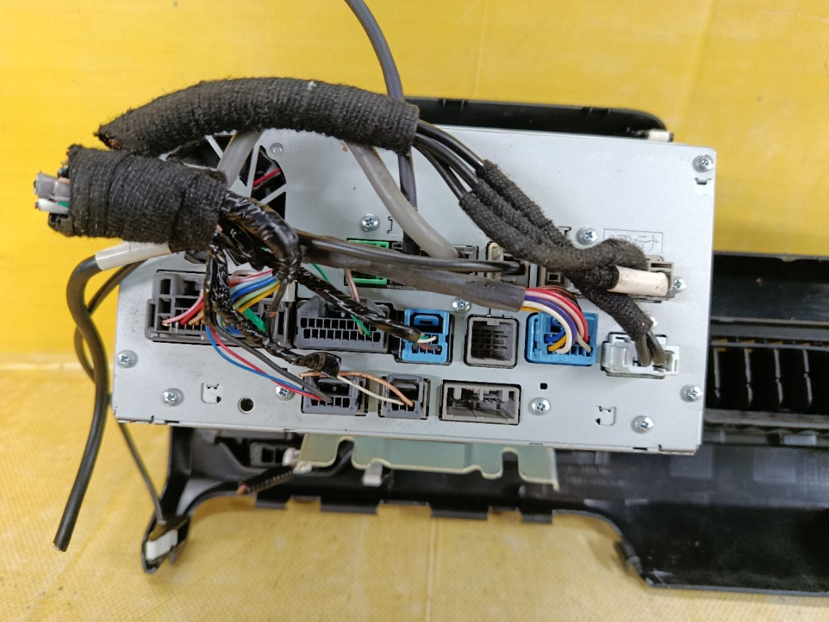 Автомагнитофон на Honda N-Box JF3 Фото 8